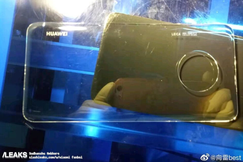 Huawei-Mate-30-Pro-spotted-in-public-sporting-a-waterfall-display